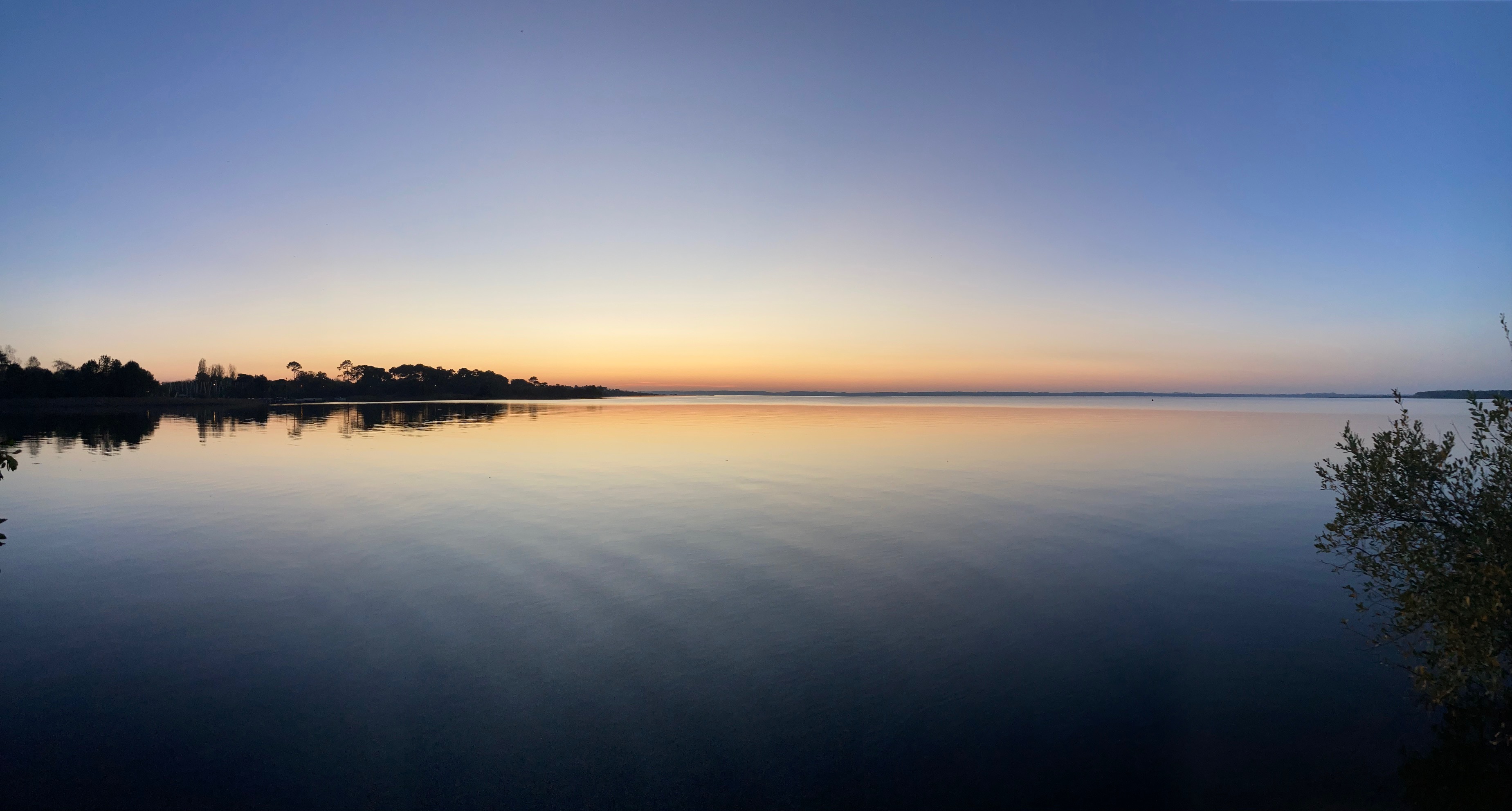 Lac de Cazaux-Sanguinet au crépuscule