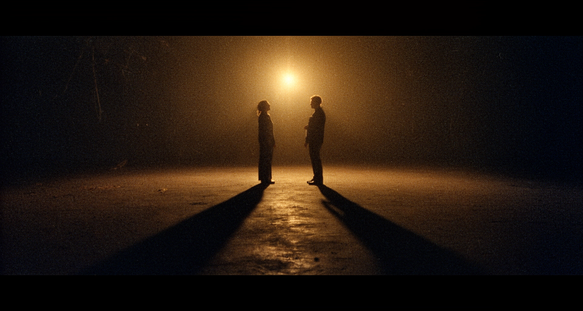 Lost in Translation — deux silhouettes face à face dans la lumière